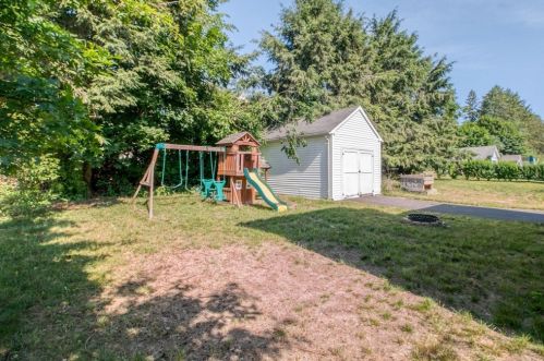 166 Nelson St, West Springfield MA  01089-3043 exterior