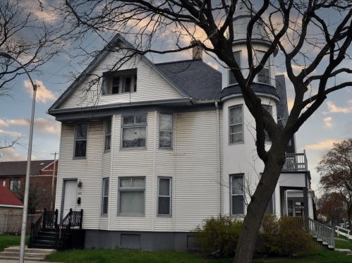 2603 2nd St, Milwaukee, WI 53212-2812