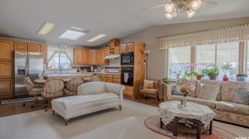 178 Alta Vw Way, Sandy UT 84070-3258 exterior