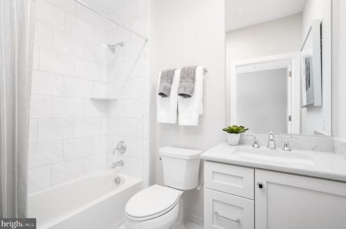 10338 Grosvenor Pl, Rockville MD 20852 exterior