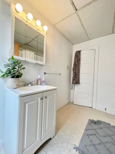 137 Grand Ave, Meskegon MI 49441 exterior