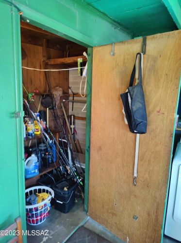 1302 Kleindale Rd, Tucson AZ 85749-8385 exterior