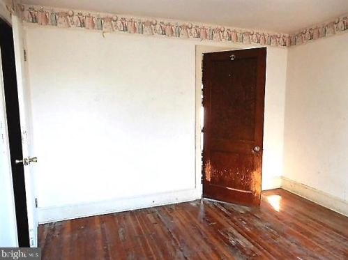 704 Quinton Ave, Trenton NJ 08629-2402 exterior