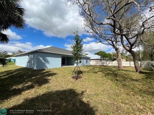 1937 Beauregard St, Fort Pierce FL  34953-1752 exterior