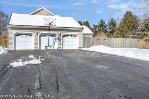 26 Brasch Blvd, Middletown NJ 07748-3161 exterior