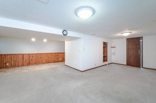 2093 Emerald Ln, Saint Paul MN 55122-2810 exterior