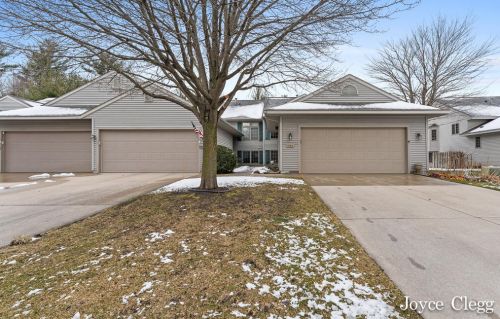 594 Tournament Cir, Meskegon, MI 49444-9781