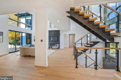 1520 Brookhaven Dr, Mc Lean VA  22101-4127 exterior