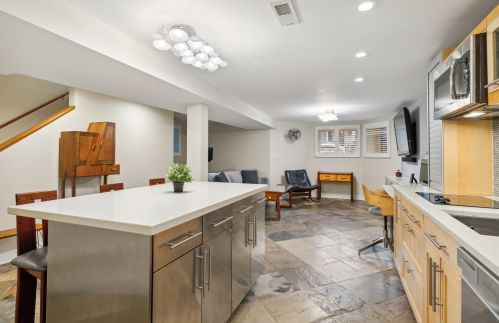 2037 Sawyer Ave, Chicago IL 60647-2703 exterior