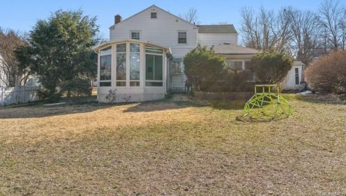 29 Kinderhook Dr, Poughkeepsie, NY 12603-5327