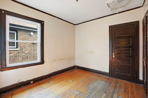 718 50th Pl, Chicago IL 60609-5155 exterior