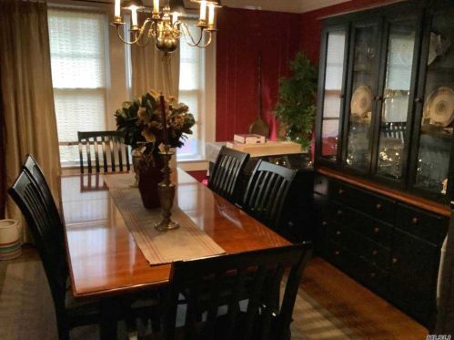 54 Frst Ave, Valley Stream NY 11581-1327 exterior