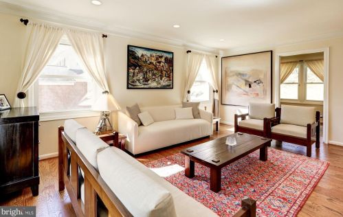 733 Rdg Dr, Mc Lean VA 22101-1620 exterior