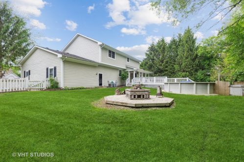 864 Hickman Ln, Bull Valley IL 60098-3027 exterior