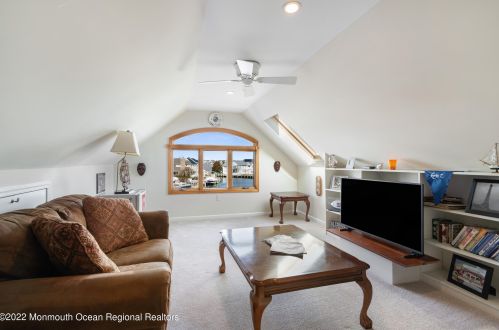 1666 End Dr, Point Pleasant Beach NJ 08742-5143 exterior