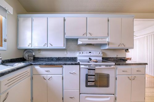 10900 Hampton Ave, Milwaukee WI 53225-3839 exterior