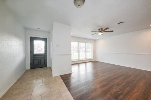 2437 4th St, Irving TX  75060-2303 exterior