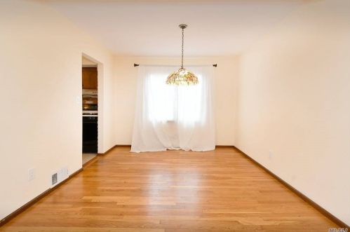 86 Genesee Dr, Commack NY 11725-4032 exterior