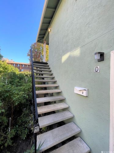 1493 Del Rio Cir, Concord, CA 94518-4079