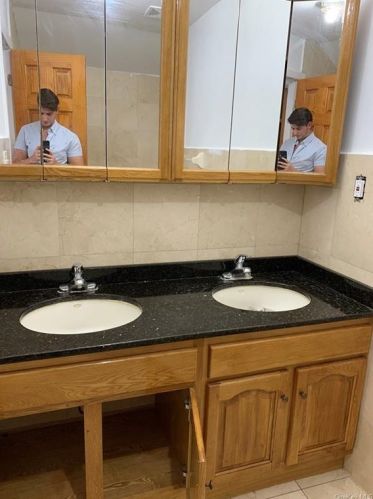 2418 Seymour Ave, Bronx NY 10469-3017 exterior