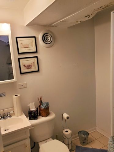 3031 Jarlath St, Chicago IL 60645-1127 exterior