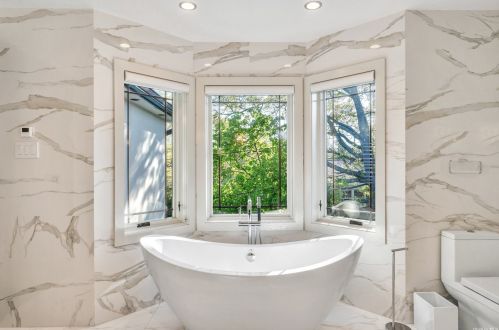 795 Kearny Dr, Valley Stream NY 11581-3624 exterior