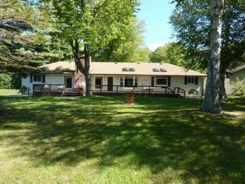 572 Birchwood Ln, Gladwin, MI 48624-8331
