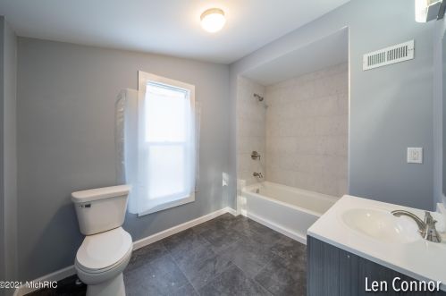 1921 Douglas Ave, Kalamazoo MI 49007-1638 exterior