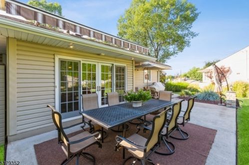 26 Acorn Dr, Clark NJ 07066-2109 exterior