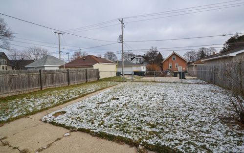 1956 59th St, Milwaukee WI  53219-1546 exterior