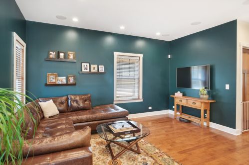 2955 Sunnyside Ave, Chicago IL 60630-3923 exterior