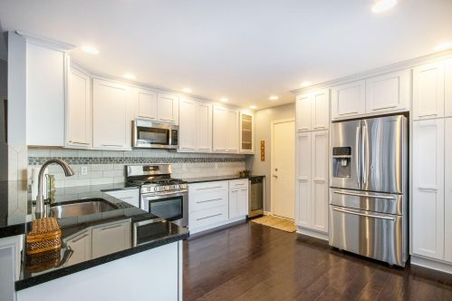 2222 Meadowglen Dr, Grand Rapids, MI 49505-7143