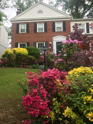 2815 Hillcrest Dr, Washington DC  20020-7207 exterior