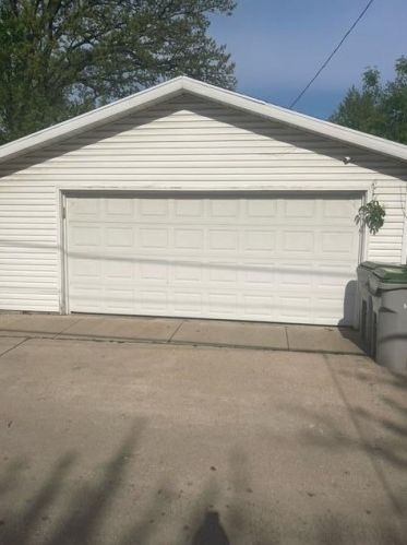 233 67th St, Milwaukee, WI 53214-1762