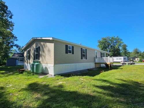 10 Emperor Dr, Concord NH  03303-4123 exterior