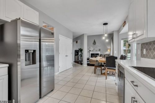 26 Francis Dr, Bridgewater NJ  08807-5714 exterior