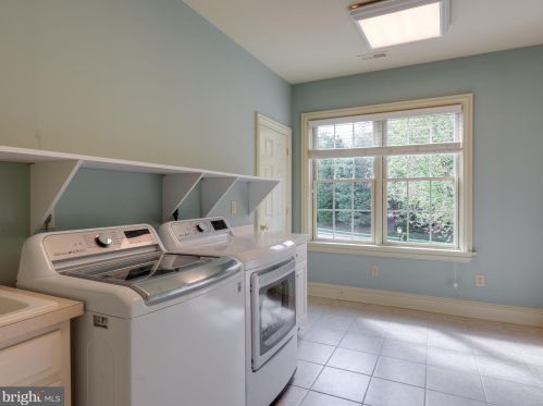 271 Blackburn Dr, Berwyn PA  19312-2801 exterior