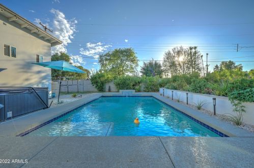 7814 11th Ave, Phoenix AZ  85021-7113 exterior