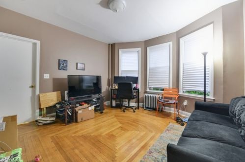 72 Chestnut St, Montclair NJ 07042-2945 exterior