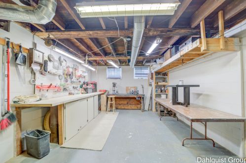 523 Clay Ave, Meskegon MI 49440-1002 exterior