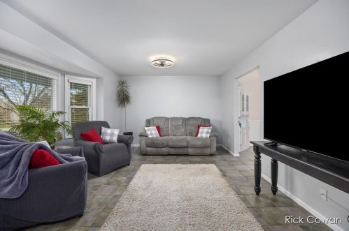 2253 Fawnwood Dr, Grand Rapids MI 49508-6519 exterior