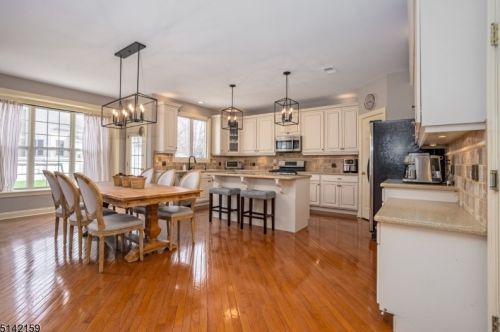 60 Crestview Dr, Clinton NJ 08809-2049 exterior