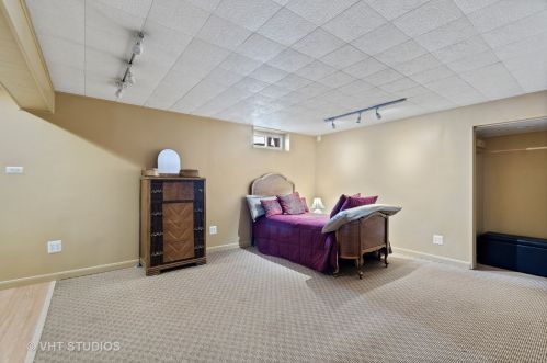 682 Fairview Ave, Elmhurst IL 60126-4232 exterior