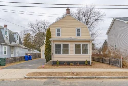 28 Porter St, Springfield, MA 01104-2722
