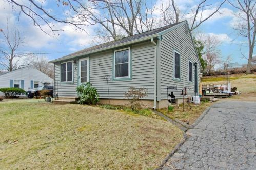 48 View Dr, Enfield, CT 06082-2230