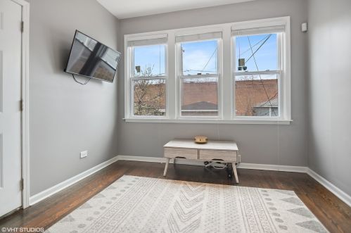 2853 Elston Ave, Chicago IL 60618-5843 exterior