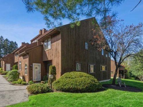 138 Swan Ct, Poughkeepsie, NY 12603-6970