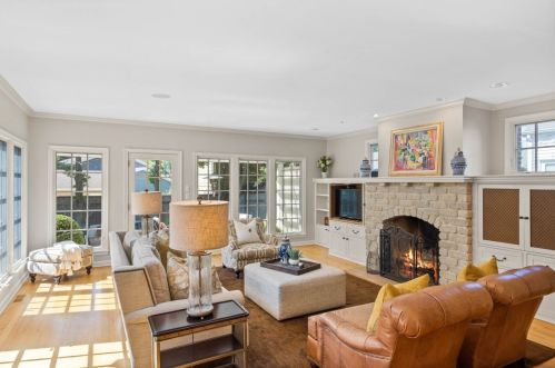 523 Carlisle Ave, Milwaukee WI 53217-4831 exterior