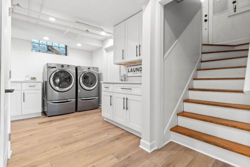 6162 Washington Cir, Milwaukee WI 53213-2472 exterior