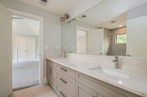 642 Hillside Ave, Elmhurst IL 60126-4247 exterior